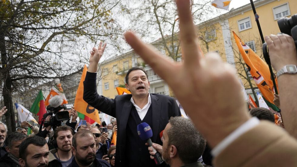 O Λουίζ Μοντενέγκρο κατεβαίνει στις εκλογές στην Πορτογαλία ως επικεφαλής ενός δεξιού συνασπισμού Σοσιαλδημοκρατών